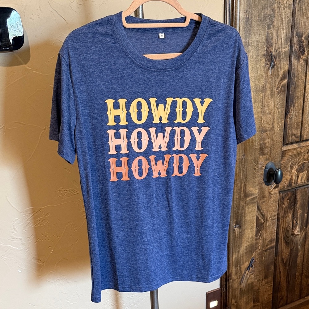 Source Unknown Blue Short Sleeve Tee with Yellow and Pink 'Howdy' Graphic